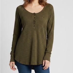 Truly Madly Deeply Striped Thermal Henley – Urban Outfitters (Size S)